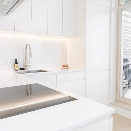 아파트 Design Penthouse With Private Sauna & Sunset Balcony *
